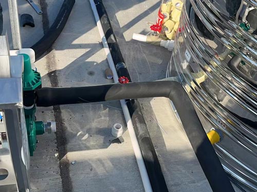 合肥啟灝醫(yī)療科技有限公司空氣熱水器安裝現場5